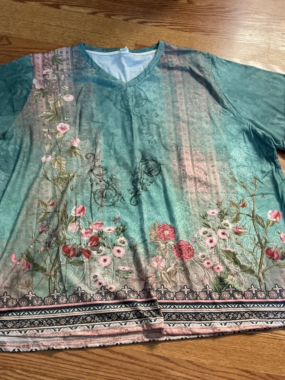 Pixie Lady Sage Green Floral V~Neck Short Cuffed Sleeve T~Shirt  Size 4X